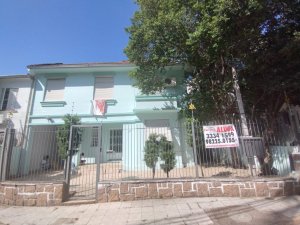 Casa com 209m², 4 dormitórios no bairro Auxiliadora em Porto Alegre para Alugar