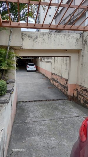 Casa com 80m², 4 dormitórios no bairro Floresta em Porto Alegre para Alugar