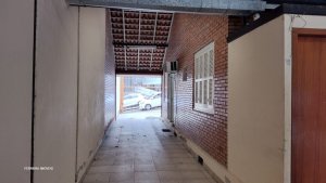 Casa com 80m², 4 dormitórios no bairro Floresta em Porto Alegre para Alugar