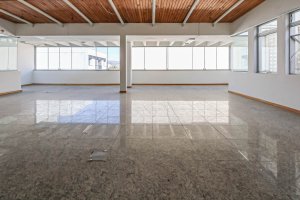 Prédio Comercial com 2.500m² no bairro Rio Branco em Porto Alegre para Alugar