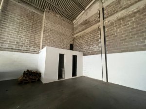 Galpão com 181m² no bairro Sarandi em Porto Alegre para Alugar