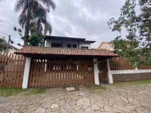 Casa com 500m², 5 dormitórios no bairro Cristal em Porto Alegre para Alugar