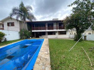 Casa com 500m², 5 dormitórios no bairro Cristal em Porto Alegre para Alugar