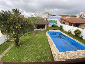 Casa com 500m², 5 dormitórios no bairro Cristal em Porto Alegre para Alugar