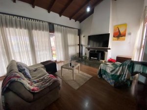 Casa com 500m², 5 dormitórios no bairro Cristal em Porto Alegre para Alugar