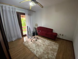 Casa com 500m², 5 dormitórios no bairro Cristal em Porto Alegre para Alugar