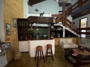 Casa com 500m², 5 dormitórios no bairro Cristal em Porto Alegre para Alugar