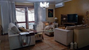 Casa com 375m², 3 dormitórios no bairro Jardim Lindóia em Porto Alegre para Alugar