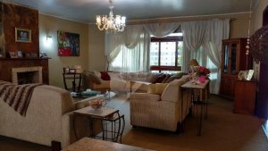 Casa com 375m², 3 dormitórios no bairro Jardim Lindóia em Porto Alegre para Alugar