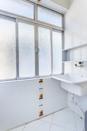 Apartamento com 58m², 2 dormitórios no bairro Centro Histórico em Porto Alegre para Alugar