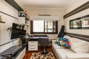 Casa com 350m², 4 dormitórios no bairro Vila Assunção em Porto Alegre para Alugar