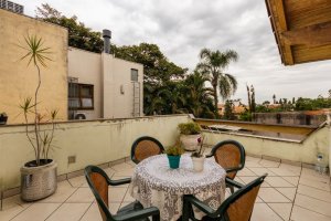 Casa com 350m², 4 dormitórios no bairro Vila Assunção em Porto Alegre para Alugar