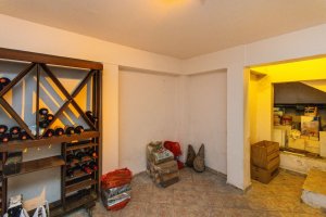 Casa com 350m², 4 dormitórios no bairro Vila Assunção em Porto Alegre para Alugar