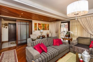 Casa com 350m², 4 dormitórios no bairro Vila Assunção em Porto Alegre para Alugar