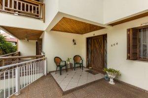 Casa com 350m², 4 dormitórios no bairro Vila Assunção em Porto Alegre para Alugar