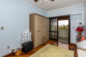 Casa com 350m², 4 dormitórios no bairro Vila Assunção em Porto Alegre para Alugar