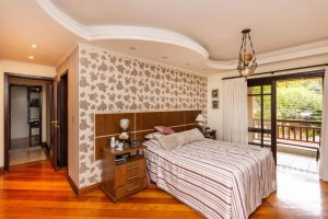 Casa com 350m², 4 dormitórios no bairro Vila Assunção em Porto Alegre para Alugar