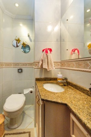 Casa com 350m², 4 dormitórios no bairro Vila Assunção em Porto Alegre para Alugar