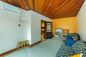 Casa com 350m², 4 dormitórios no bairro Vila Assunção em Porto Alegre para Alugar