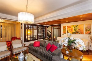 Casa com 350m², 4 dormitórios no bairro Vila Assunção em Porto Alegre para Alugar