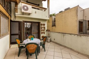 Casa com 350m², 4 dormitórios no bairro Vila Assunção em Porto Alegre para Alugar