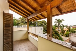 Casa com 350m², 4 dormitórios no bairro Vila Assunção em Porto Alegre para Alugar