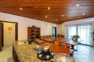 Casa com 350m², 4 dormitórios no bairro Vila Assunção em Porto Alegre para Alugar