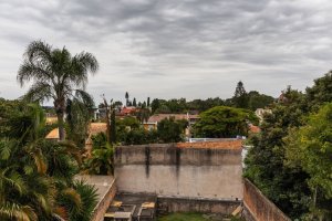 Casa com 350m², 4 dormitórios no bairro Vila Assunção em Porto Alegre para Alugar