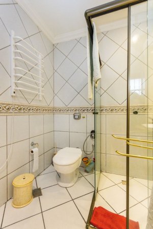 Casa com 350m², 4 dormitórios no bairro Vila Assunção em Porto Alegre para Alugar