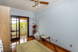 Casa com 350m², 4 dormitórios no bairro Vila Assunção em Porto Alegre para Alugar