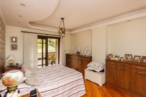 Casa com 350m², 4 dormitórios no bairro Vila Assunção em Porto Alegre para Alugar