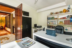 Casa com 350m², 4 dormitórios no bairro Vila Assunção em Porto Alegre para Alugar