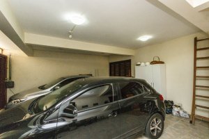 Casa com 350m², 4 dormitórios no bairro Vila Assunção em Porto Alegre para Alugar