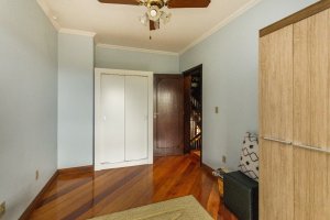 Casa com 350m², 4 dormitórios no bairro Vila Assunção em Porto Alegre para Alugar