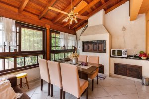 Casa com 350m², 4 dormitórios no bairro Vila Assunção em Porto Alegre para Alugar