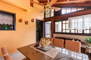 Casa com 350m², 4 dormitórios no bairro Vila Assunção em Porto Alegre para Alugar