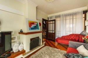 Casa com 350m², 4 dormitórios no bairro Vila Assunção em Porto Alegre para Alugar