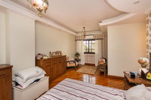 Casa com 350m², 4 dormitórios no bairro Vila Assunção em Porto Alegre para Alugar