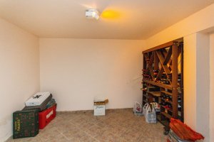 Casa com 350m², 4 dormitórios no bairro Vila Assunção em Porto Alegre para Alugar