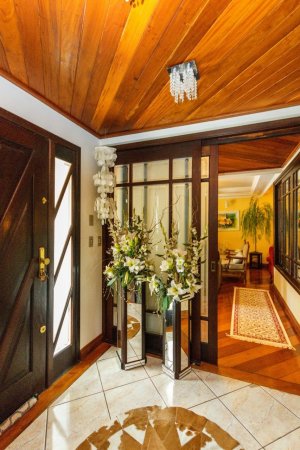 Casa com 350m², 4 dormitórios no bairro Vila Assunção em Porto Alegre para Alugar