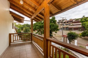 Casa com 350m², 4 dormitórios no bairro Vila Assunção em Porto Alegre para Alugar