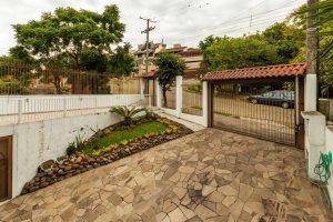 Casa com 350m², 4 dormitórios no bairro Vila Assunção em Porto Alegre para Alugar