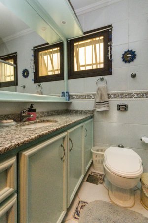 Casa com 350m², 4 dormitórios no bairro Vila Assunção em Porto Alegre para Alugar