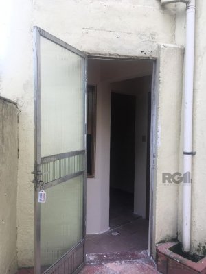 Apartamento com 72m², 1 dormitório no bairro Floresta em Porto Alegre para Alugar