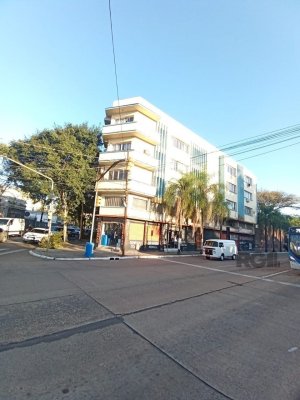 Apartamento com 72m², 1 dormitório no bairro Floresta em Porto Alegre para Alugar