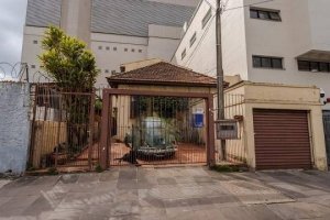 Casa com 300m², 6 dormitórios no bairro Passo da Areia em Porto Alegre para Comprar