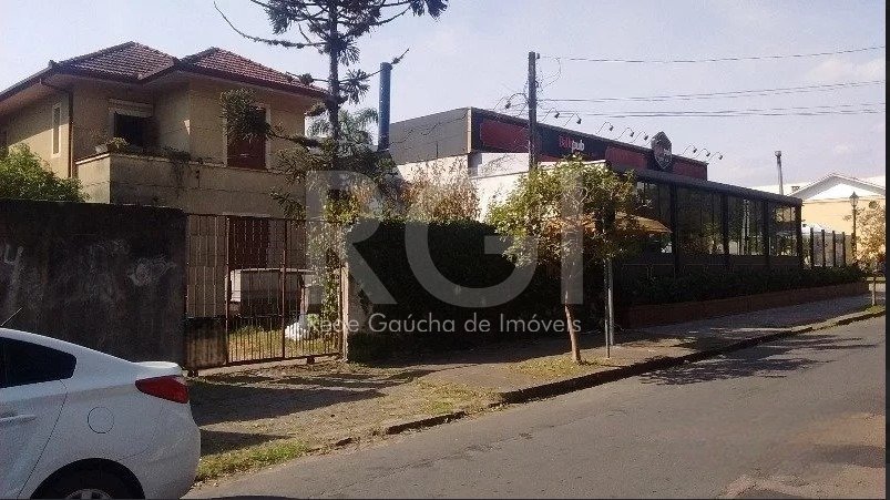 Terreno com 700m² no bairro Tristeza em Porto Alegre para Comprar