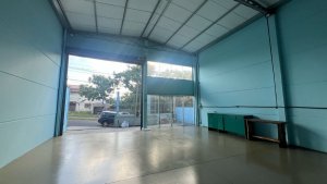 Depósito/Pavilhão com 260m² no bairro Parque Santa Fé em Porto Alegre para Alugar