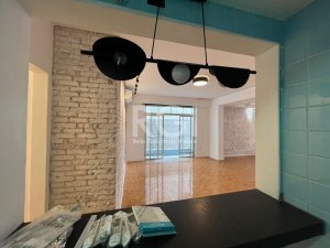 Apartamento com 186m², 4 dormitórios no bairro Moinhos de Vento em Porto Alegre para Alugar