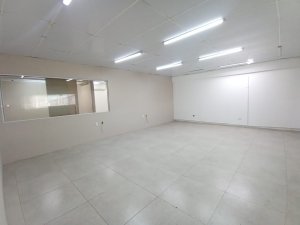 Prédio Comercial com 500m² no bairro São Geraldo em Porto Alegre para Alugar